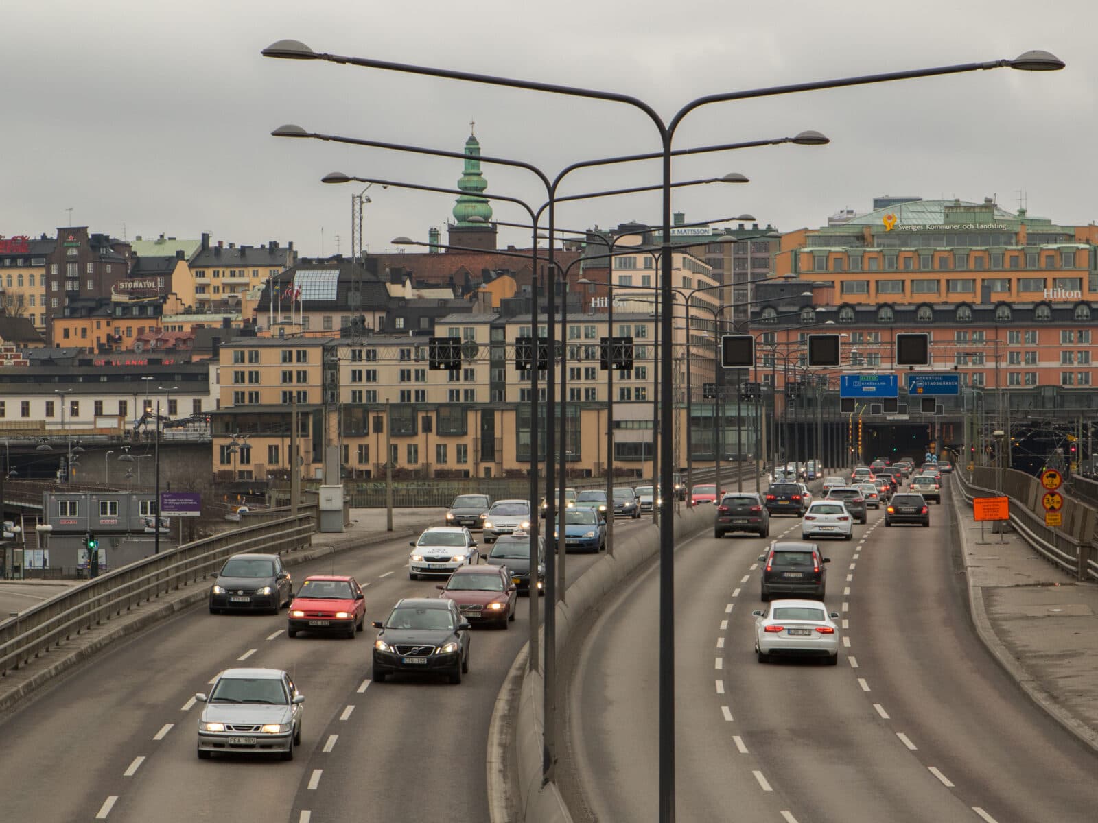 Trafikstockning, Stad, Vägmärkning, Stadsliv, Vägen framåt, Landfordon, Himmel, Väg, Stadsgata, ...