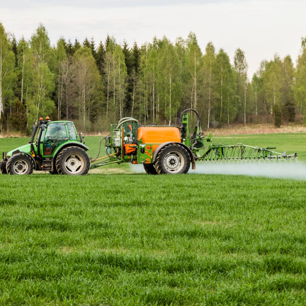 fälten, traktor bonde, bekämpningsmedel, träd, grön, himmel, jordbruket