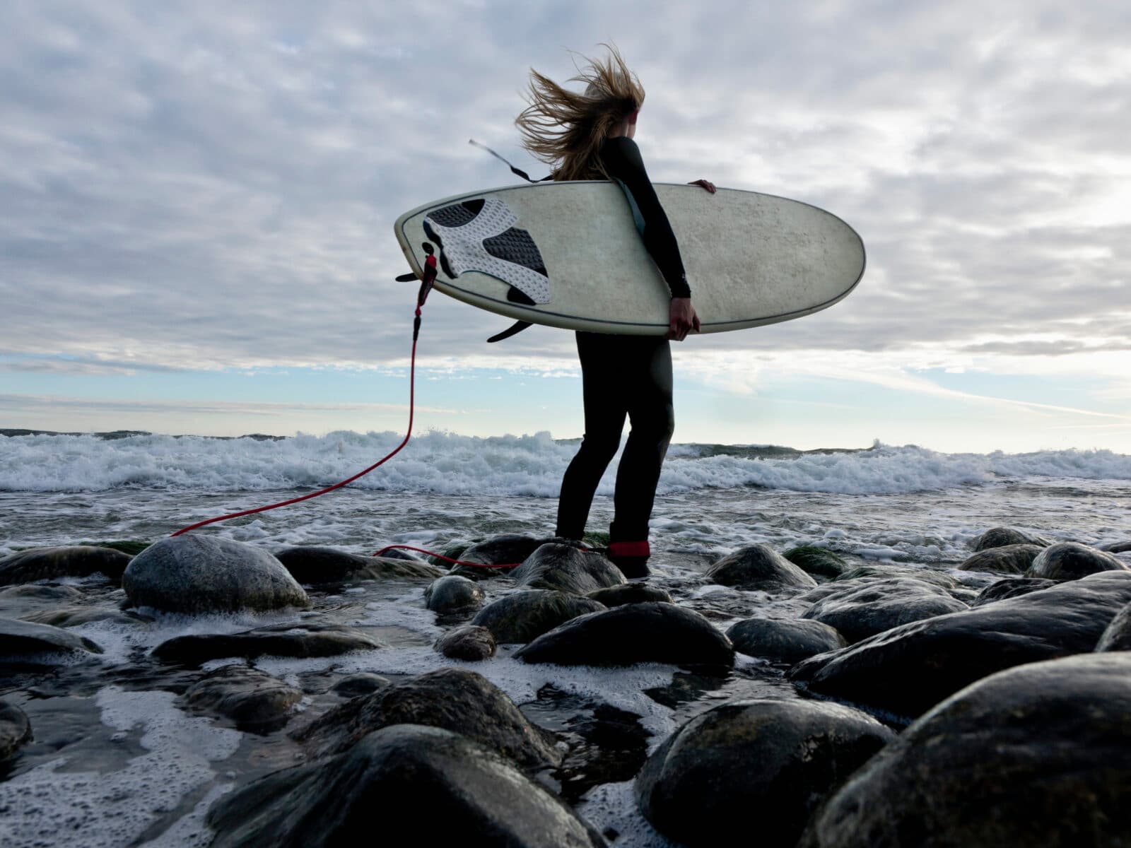 adults only, beach, blonde, carry, cloud, color image, day, full-length, horizon, horizon over water, horizontal, leisure, light effect, long hair, nature, nynashamn, on the move, one person only, one woman only, outdoors, point of view, rear view, recreational activities, scandinavia, sea, sport, standing, stockholm archipelago, surfing, sweden, toro, water, waves, weather, wetsuit, wind, woman, surfare, surf, våtdräkt, stenar, blåst, klippor, surfbräda,