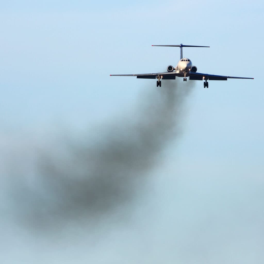 134, aeroplane, aircraft, airliner, approach, aviation, civil, classic, commercial, final, flight, fly, international, jet, jetliner, landing, passenger plane, planespotting, runway, russian, smoke, soviet, trail, transport, tu 134, tu-134, tu134, tupolev, turbo, turbofan, flygplan, flyg, rök, avgaser, utsläpp, smutsig,