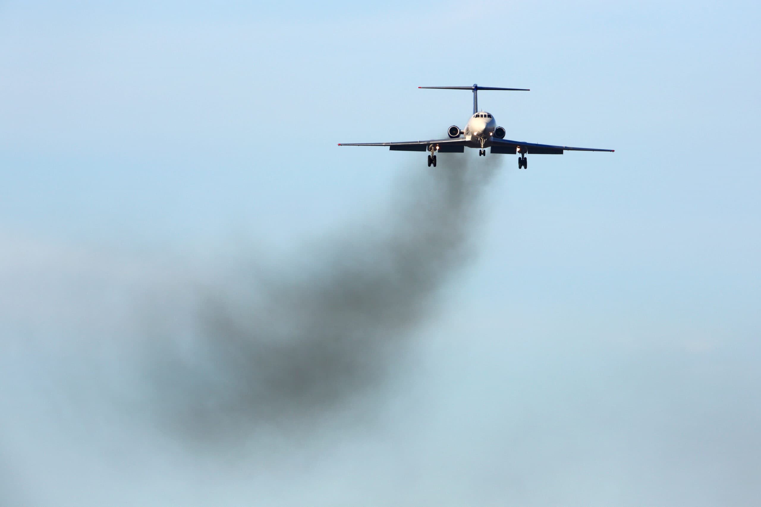 134, aeroplane, aircraft, airliner, approach, aviation, civil, classic, commercial, final, flight, fly, international, jet, jetliner, landing, passenger plane, planespotting, runway, russian, smoke, soviet, trail, transport, tu 134, tu-134, tu134, tupolev, turbo, turbofan, flygplan, flyg, rök, avgaser, utsläpp, smutsig,