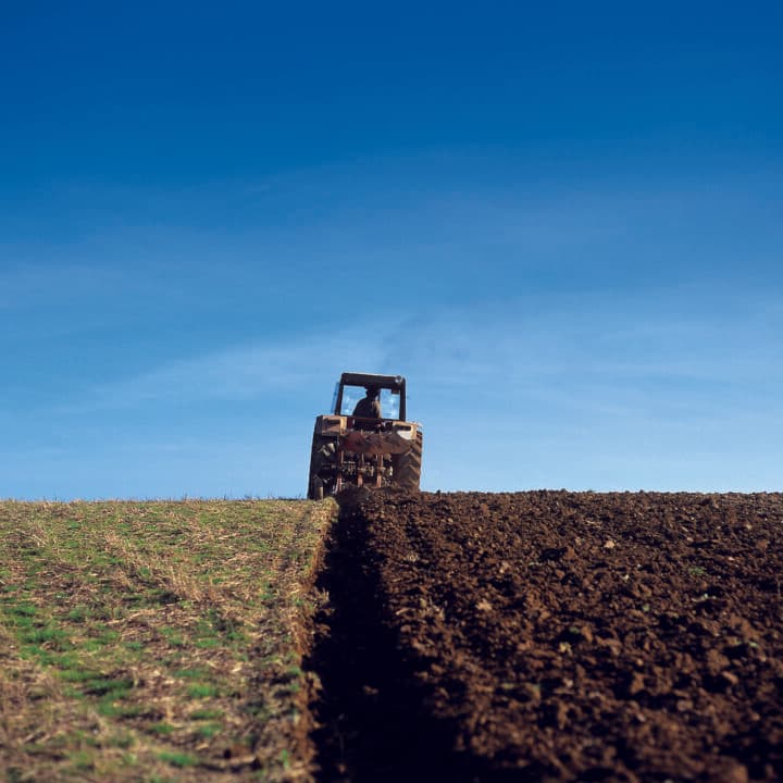 Fordon, Traktor, Fält, Plöja, Åker, Bonde, Odla, Odling, Jordbruk