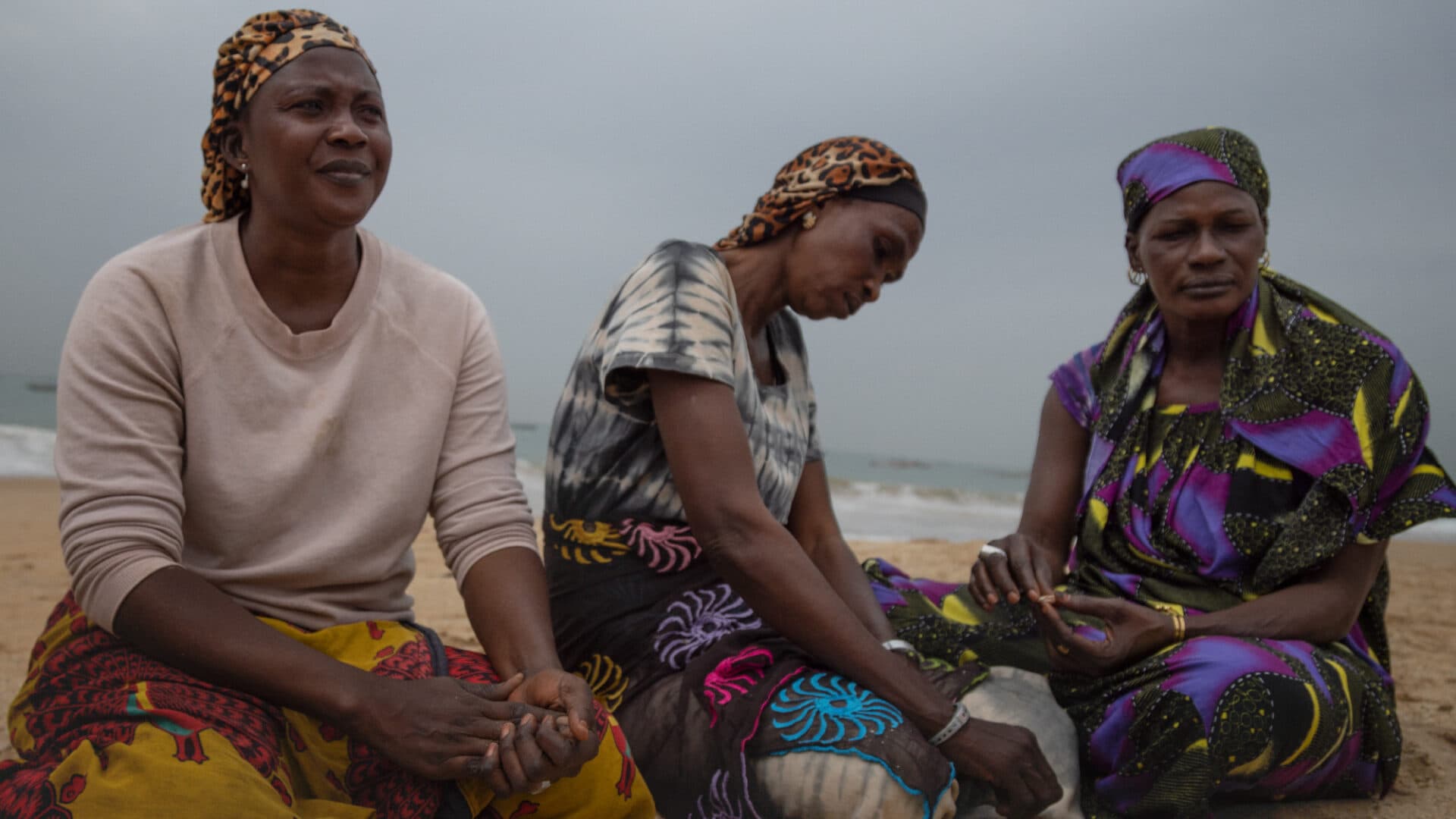 Fisk, fiske, Senegal, Mbour, Västafrika, CAOPA, överfiske, bearbetning, mat, fiskare, småskaligt fiske, hav, strand, Georgia Gueye, fiskhandlare, stoppa överfisket 2022